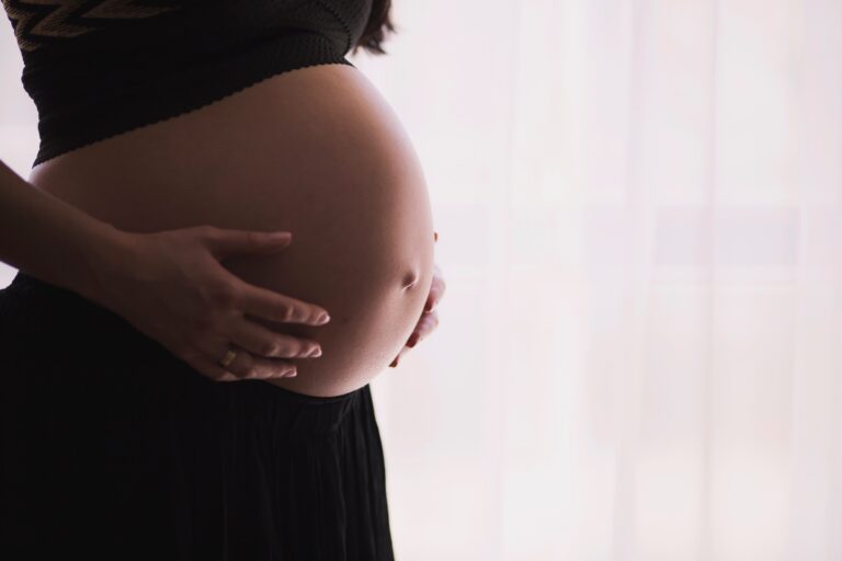 7 Tips For Navigating Body Image During Pregnancy